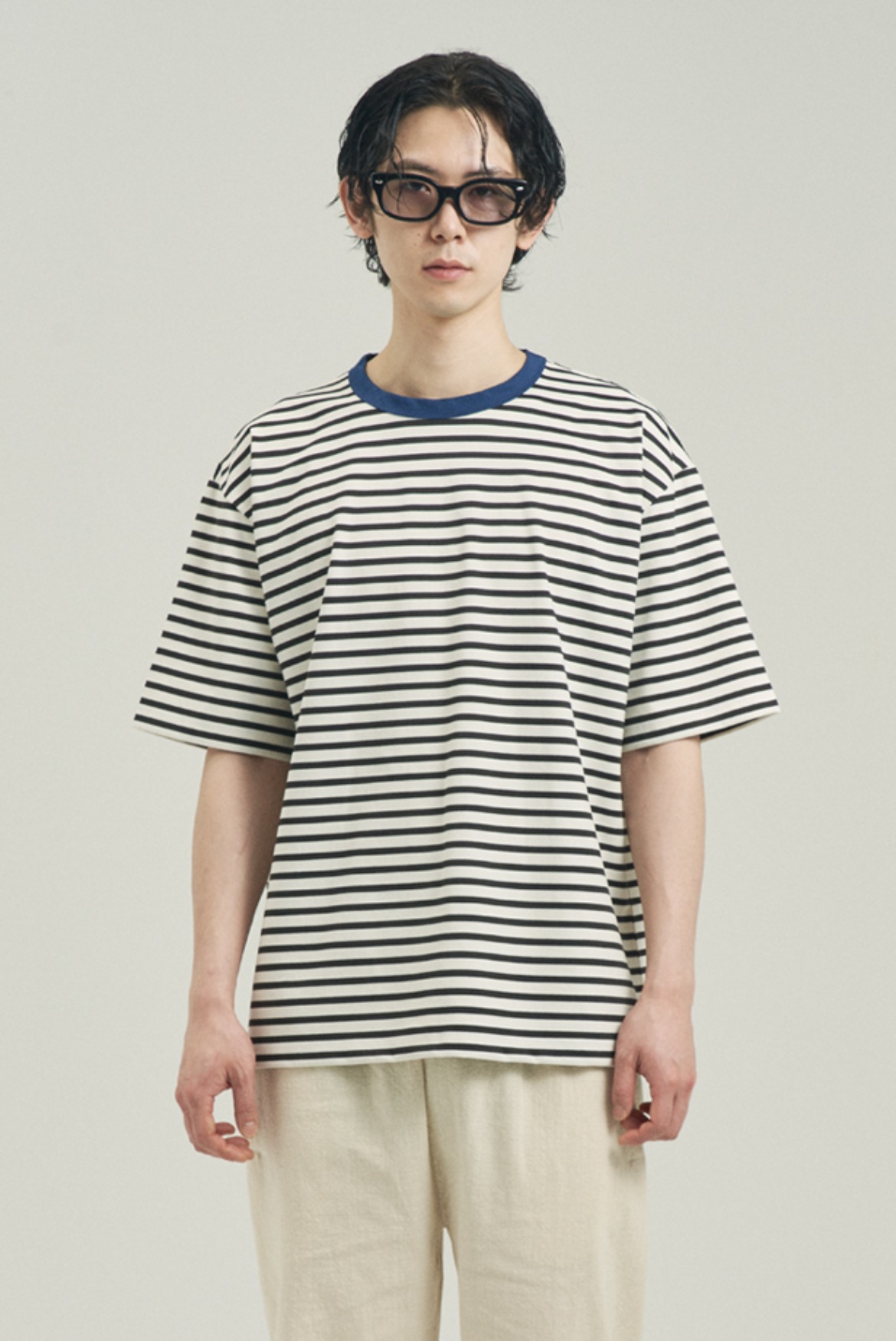 Point Neck Stripe T-Shirts [Black/Blue]