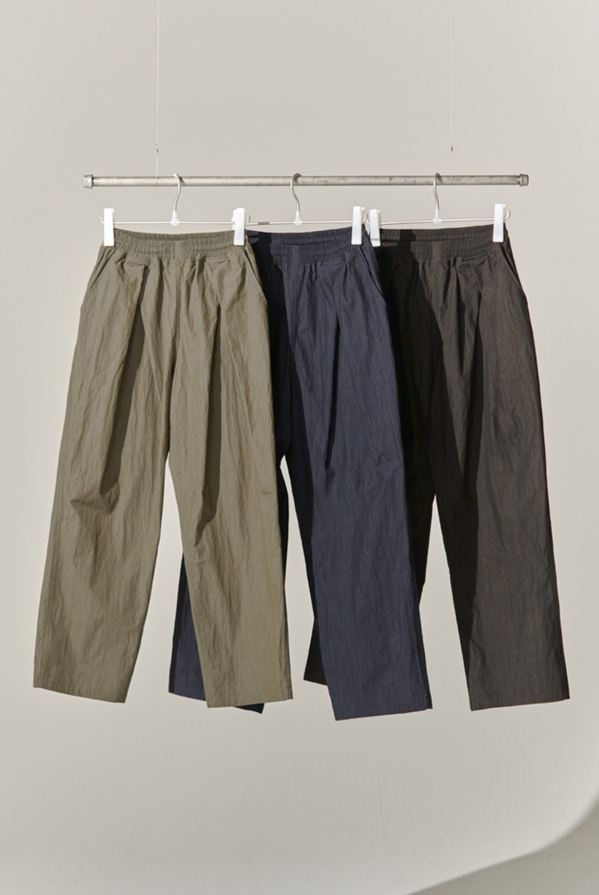 Cross Tuck Vertical Banding Pants [3 Colors]