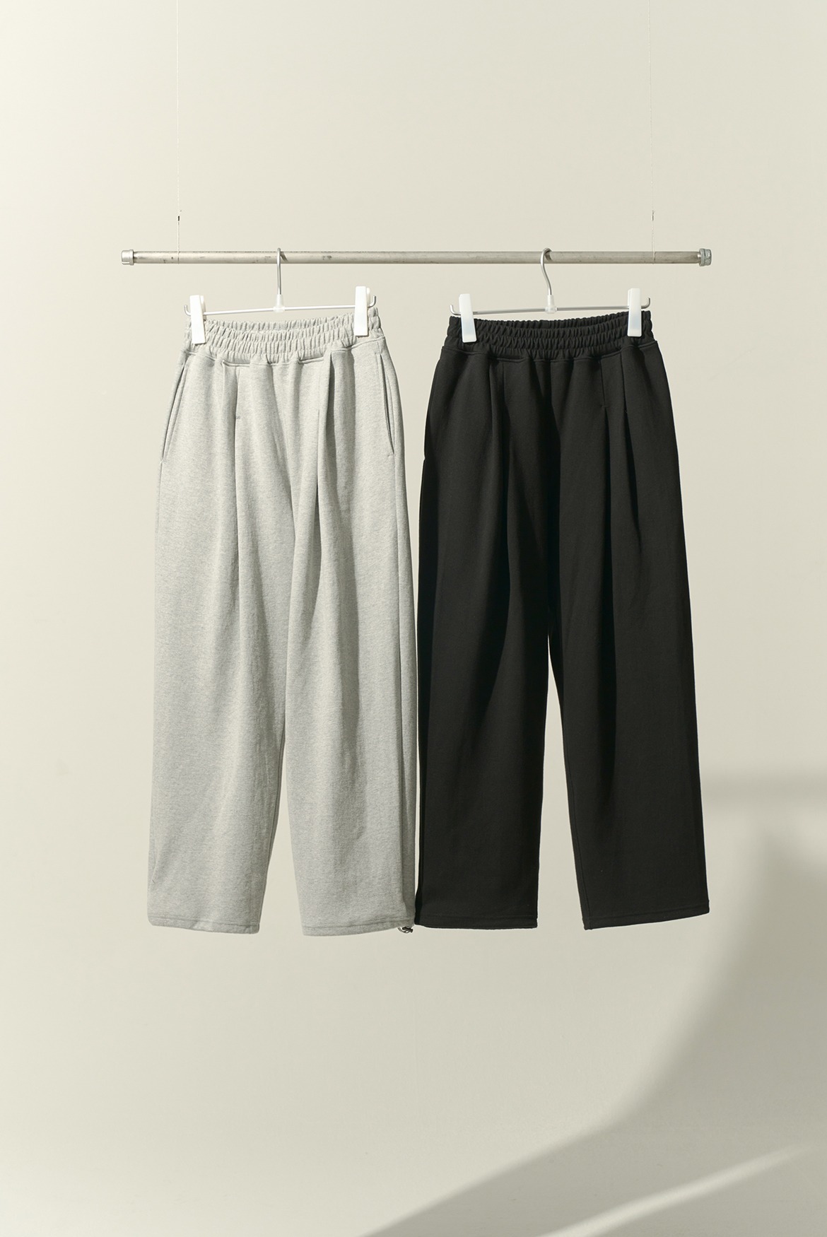 Deep Two Tuck String Sweat Pants [2 Colors]