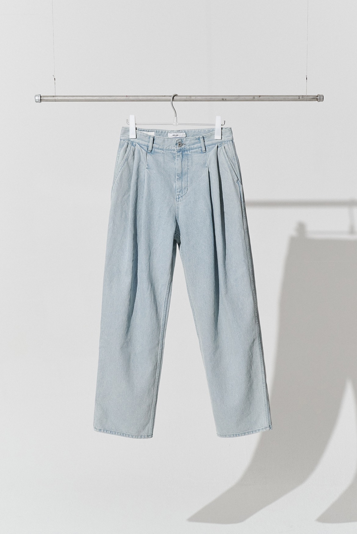 Bleach Washed Two Tuck Denim Pants