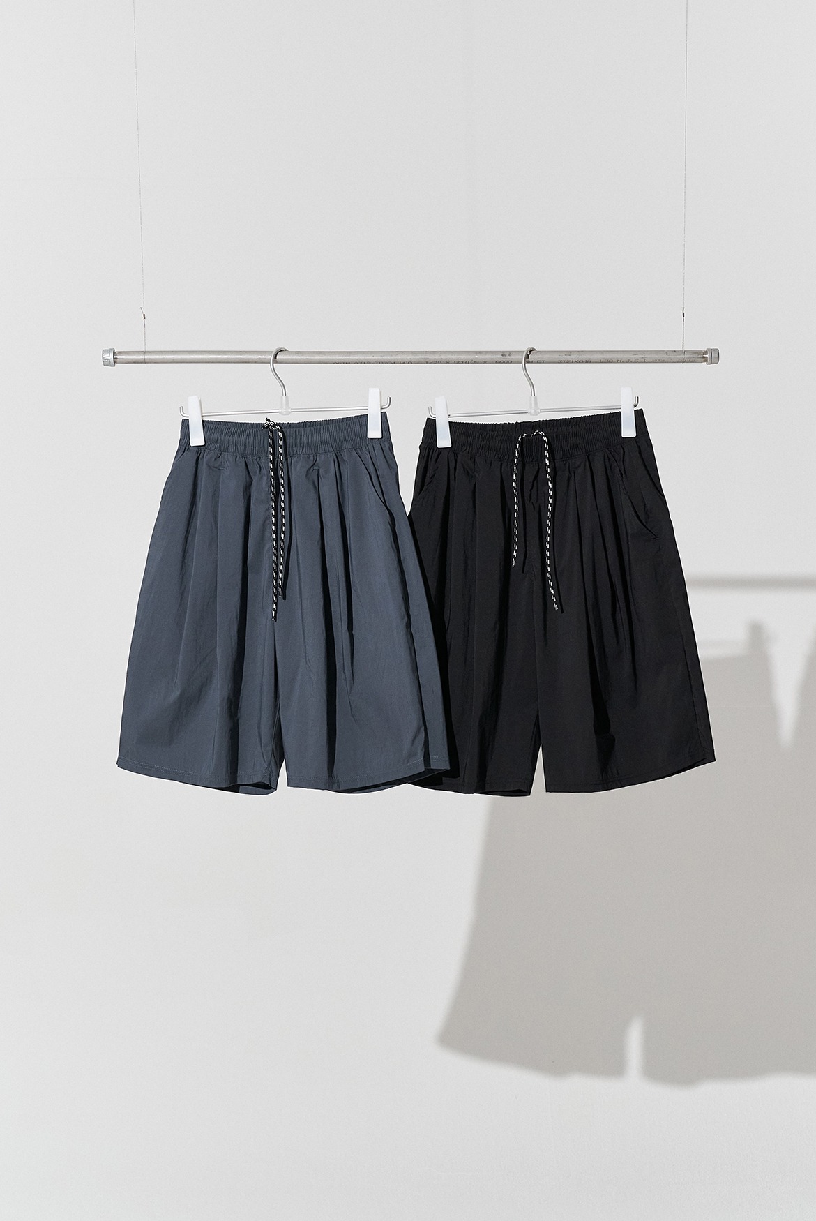 Two Tuck Nylon Banding Shorts [2 Colors]