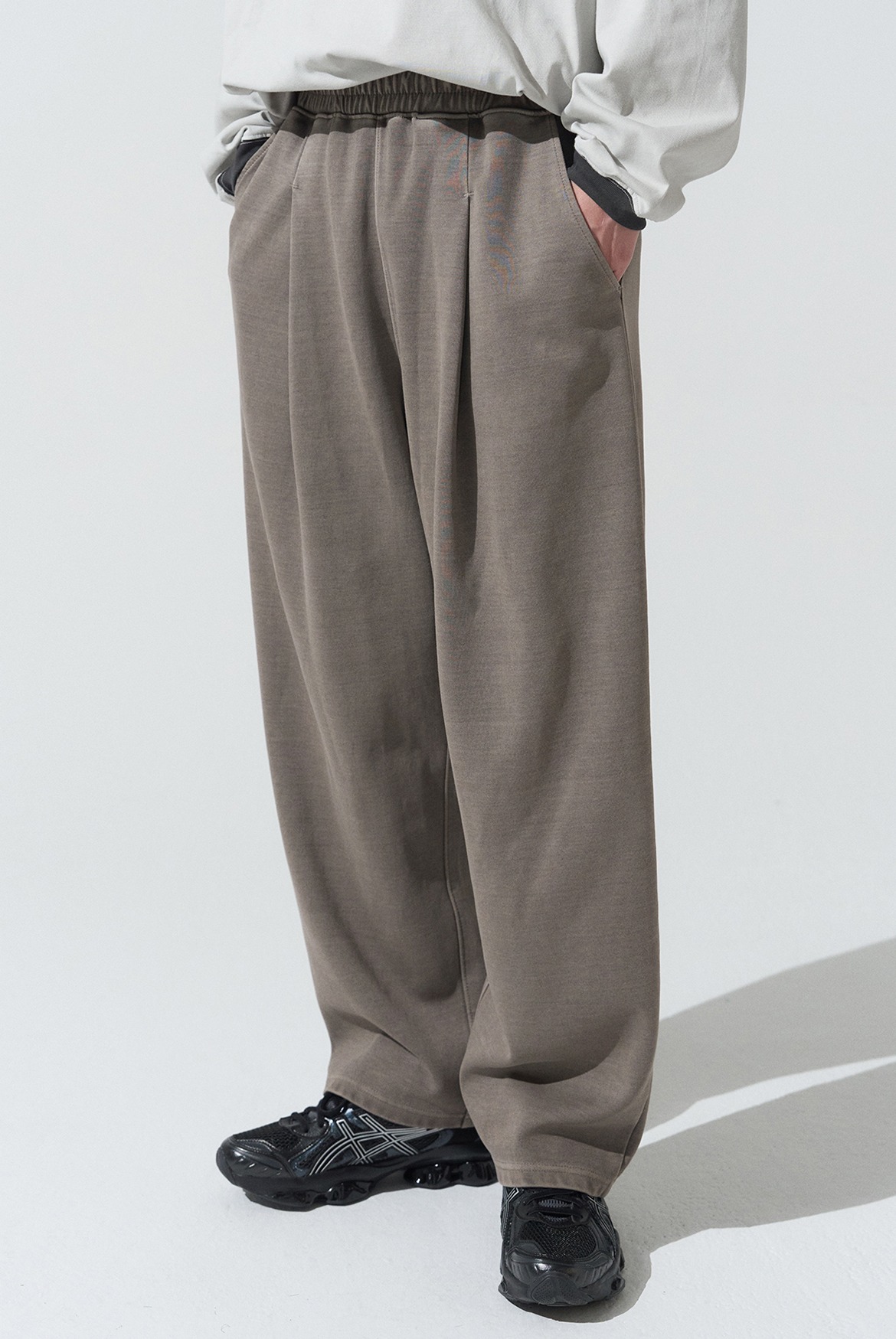 Pigment Dyed One Tuck Sweat Pants [Cement]